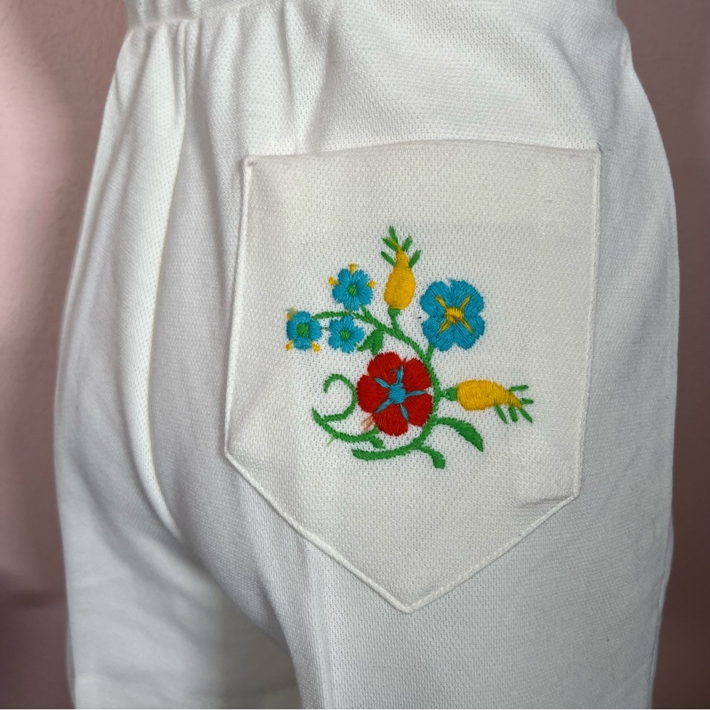 Vintage Floral Embroidery High Waisted white Polyester Shorts 1960 1970 medium - Picture 11 of 16